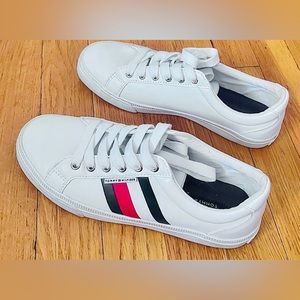 Tommy Hilfiger leather tennis shoes